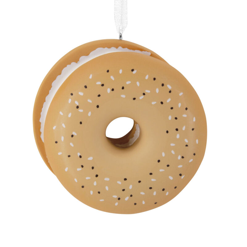 Bagel-With-Seeds-Cream-Cheese-Christmas-Ornament_1HGO3499_01