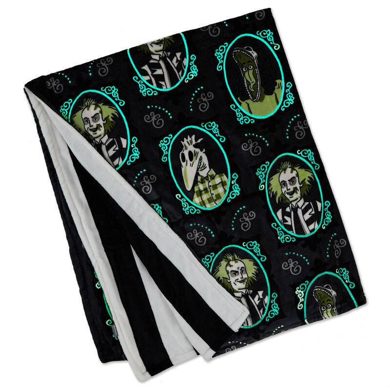 Beetlejuice-GlowintheDark-Throw-Blanket_1HGN1583_01