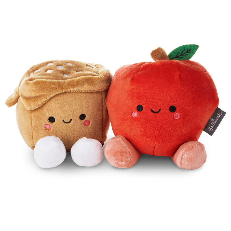 Better-Together-Caramel-and-Apple-Magnetic-Plush_1KID1647_01