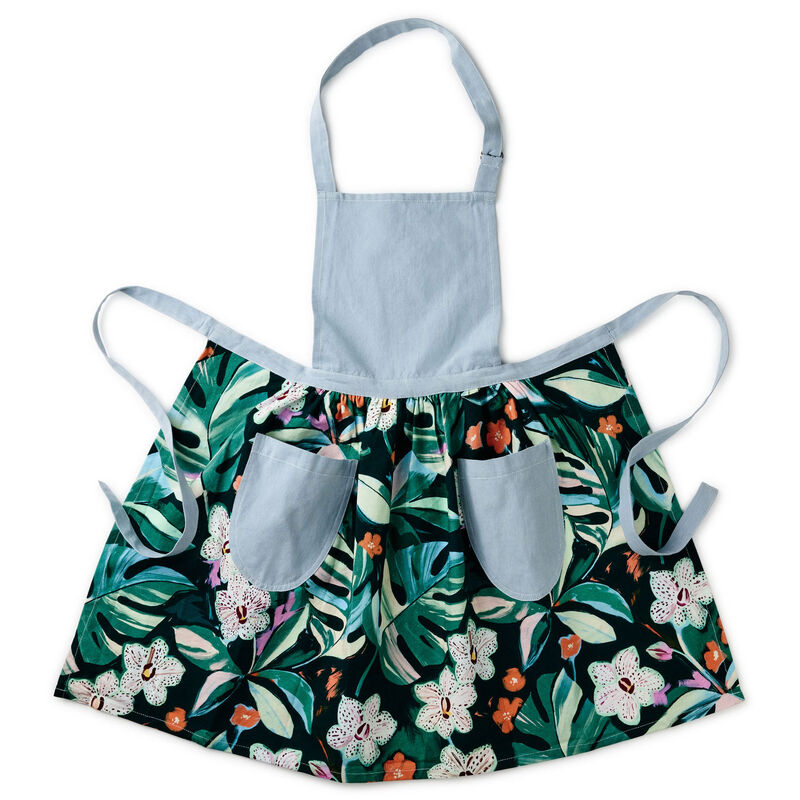 Blue-Chambray-and-Green-Floral-Apron-With-Pockets_1LCE1004_01