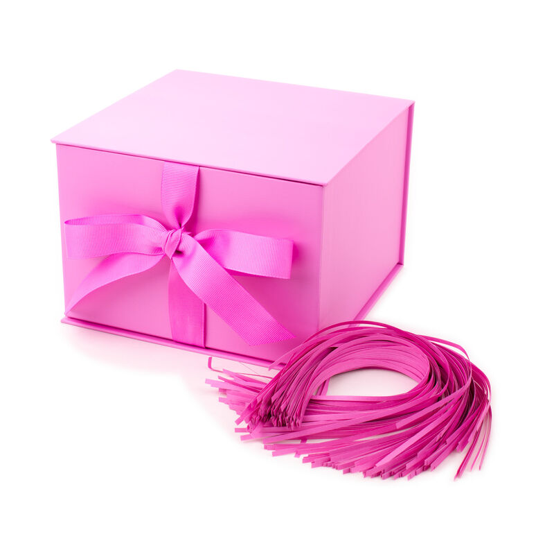 Bubblegum-Pink-Large-Gift-Box-With-Shredded-Paper_5EBC1121_01