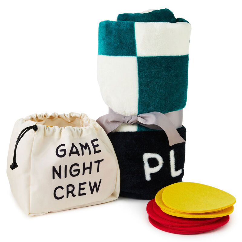 Checkerboard-Blanket-With-Big-Playing-Pieces_1SNN1247_01