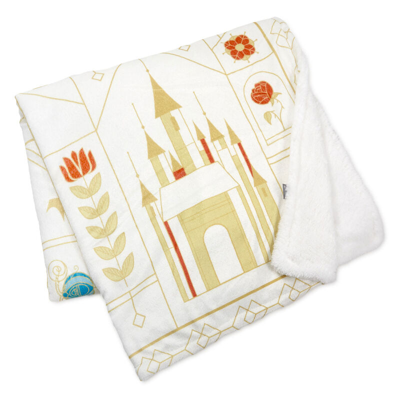 Cinderella-Ariel-Belle-and-Jasmine-Castles-Blanket_1DYG2133_01