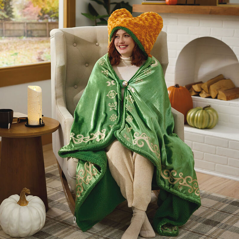 Disney-Hocus-Pocus-Winifred-Sanderson-Hooded-Blanket_1HGN1541_01