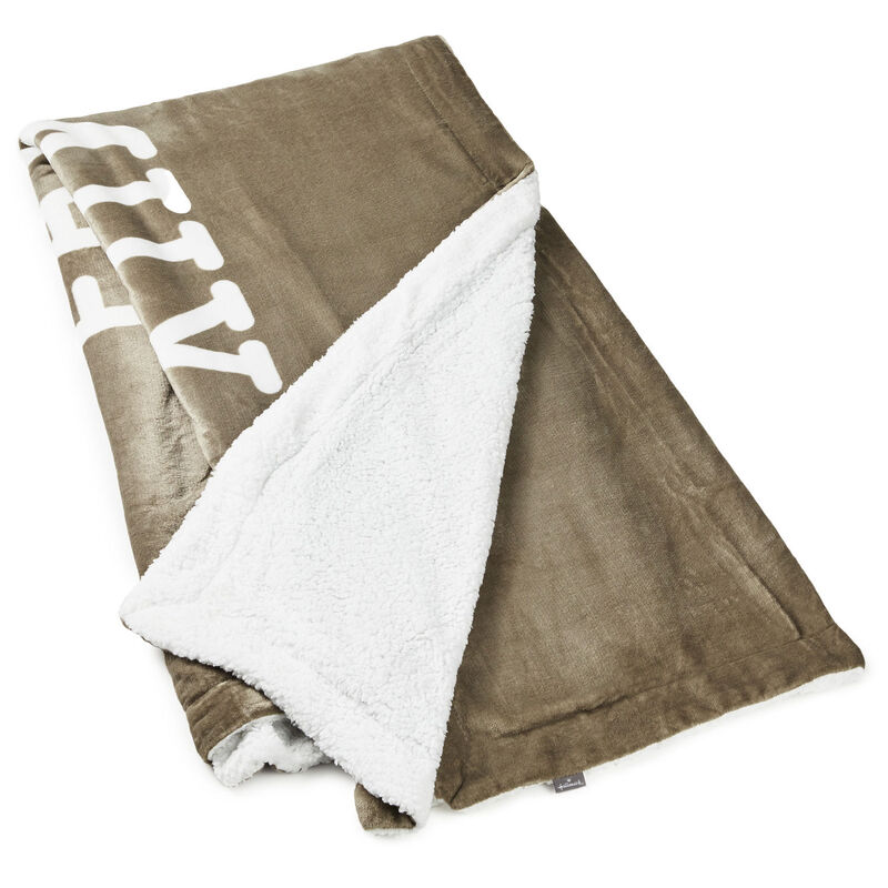 Family-Movie-Night-Oversized-Plush-Throw-Blanket_1SNN1108_01