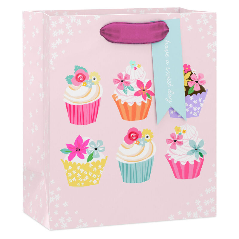 Floral-Cupcakes-on-Light-Pink-Small-Gift-Bag_3EGB7961_01