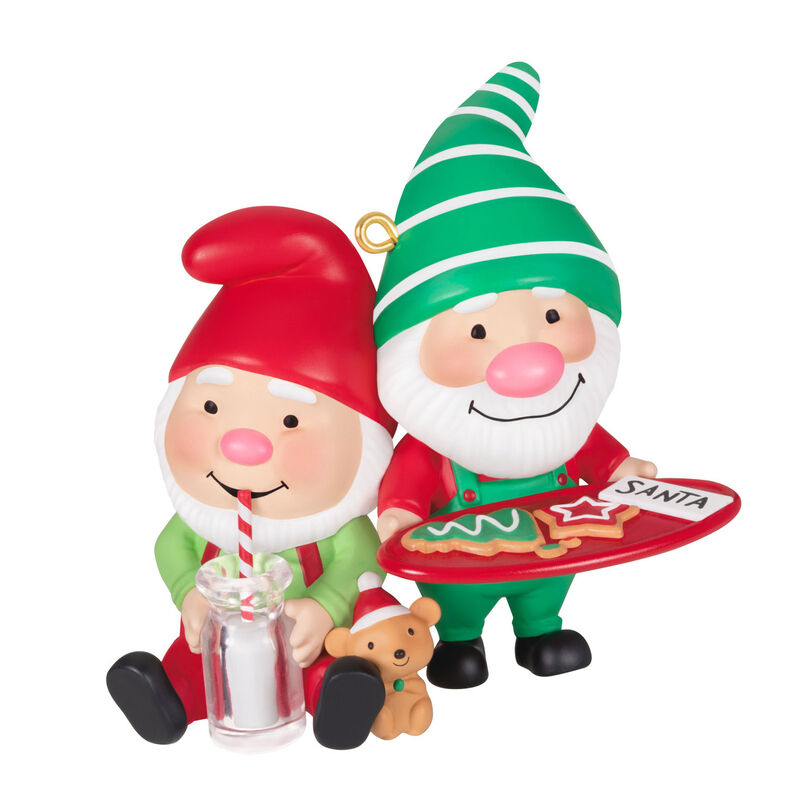 Gnomes-With-Milk-and-Cookies-Keepsake-Ornament_5QXR8452_01