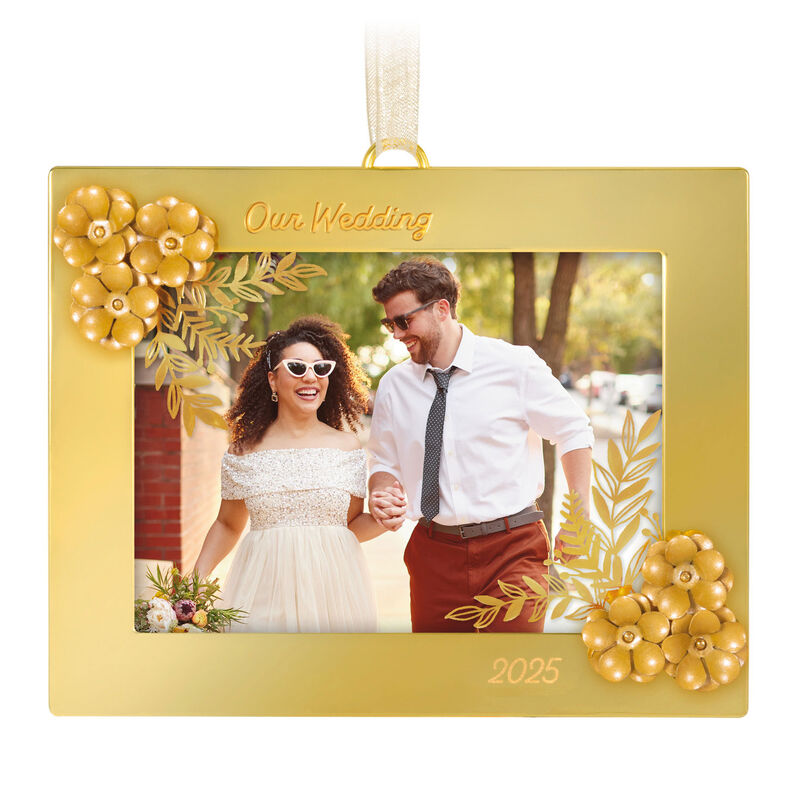 Gold-Wedding-Frame-Personalized-Ornament_3QHE2165B1_01