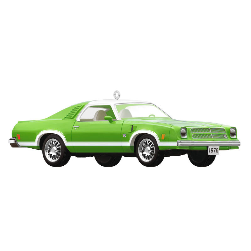 Green-Chevy-Chevelle-Sports-Car-Keepsake-Ornament_5QXE3543_01
