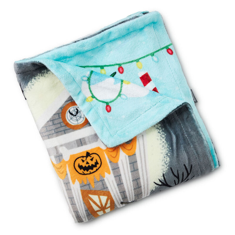 Halloween-Town-Christmas-Town-TwoSided-Blanket_1HGN5320_01