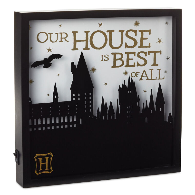 Harry-Potter-Hogwarts-Lighted-Shadow-Box-Decoration_1HPO1125_01