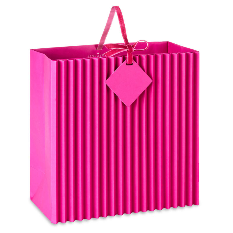 Hot-Pink-Gift-Bag-With-Pleated-Design_3EGB7927_01