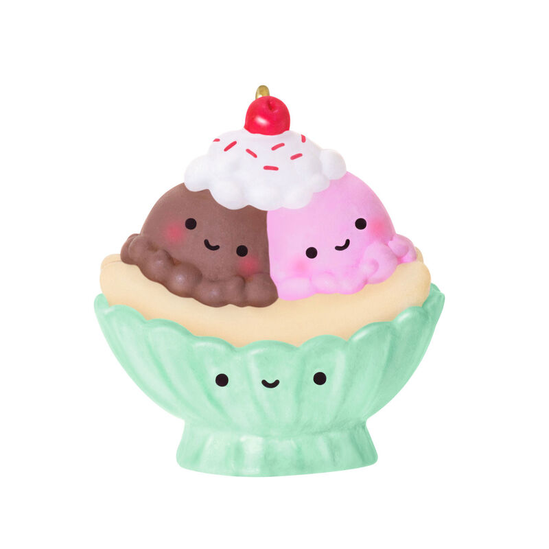 Ice-Cream-Banana-Split-Keepsake-Ornament_5QXM9465_01