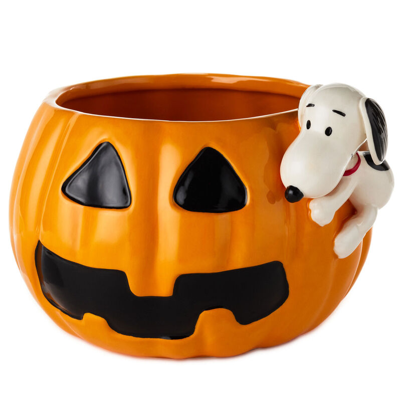 JackoLantern-Candy-Dish-With-Sculpted-Snoopy_1HGN1564_01
