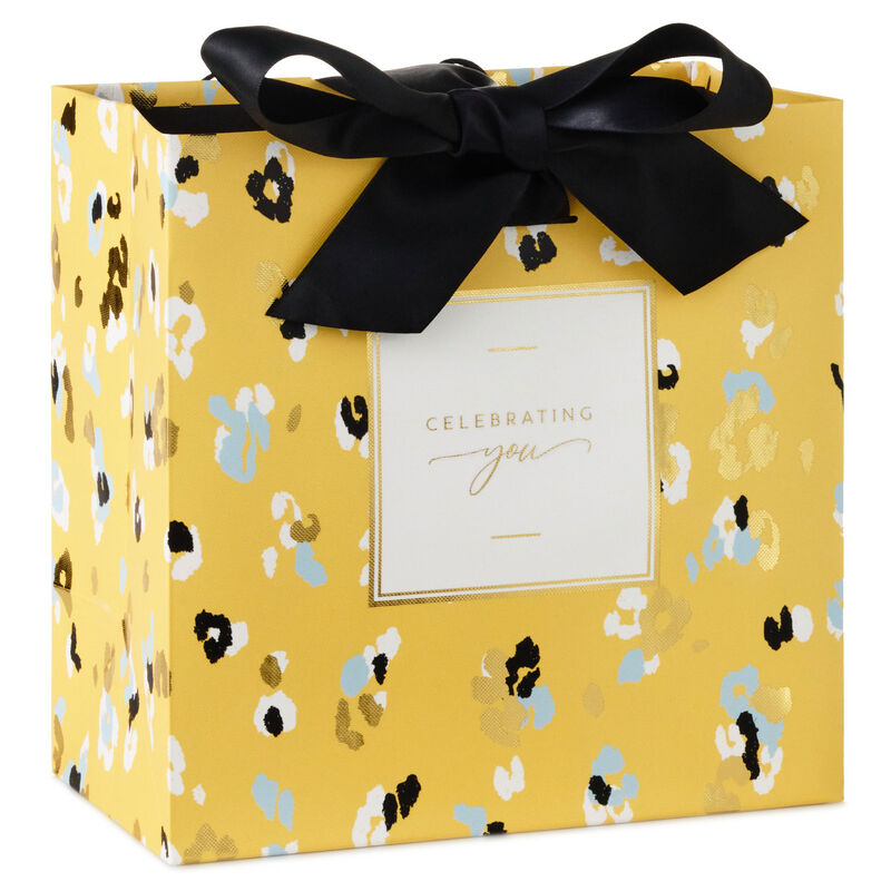Modern-Animal-Print-Medium-Square-Gift-Bag_3EGB7957_01