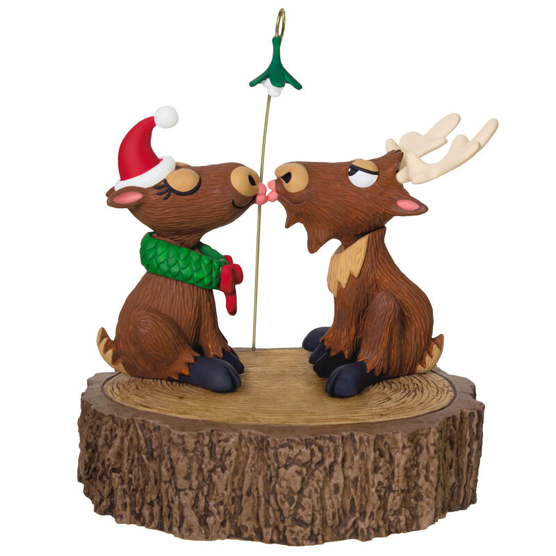 Moose-Kissing-Keepsake-Ornament_5QGO2465_01