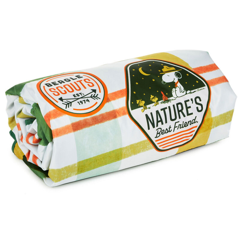 Peanuts-Beagle-Scouts-Outdoor-Picnic-Blanket_1PAJ3554_01