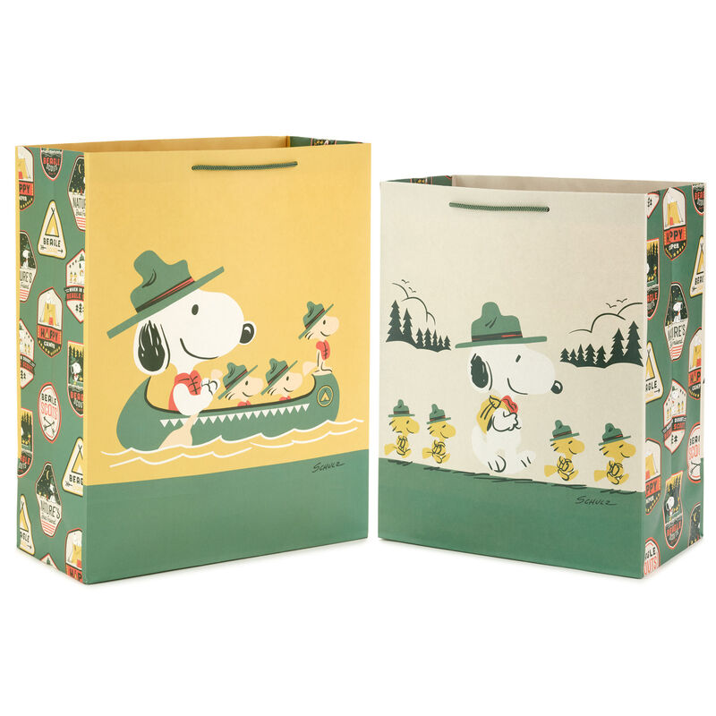 Peanuts-Snoopy-and-Troops-Large-and-XL-Gift-Bags_5EGB6672_01