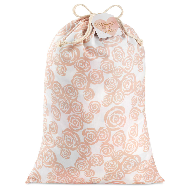 Pink-and-White-Floral-Fabric-Gift-Bag_1499EGB7753_01