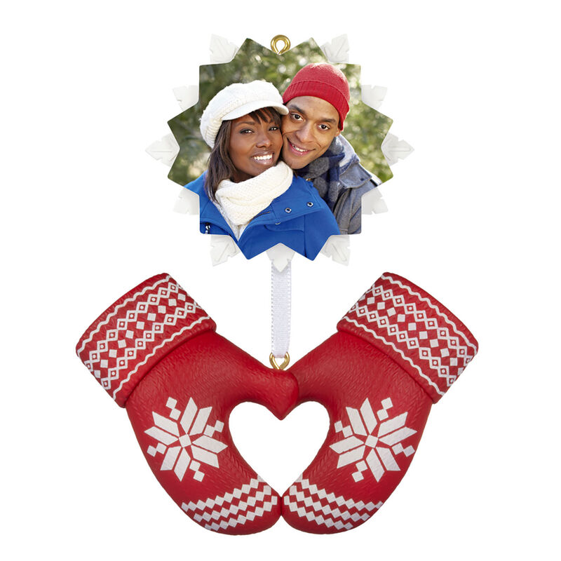 Red-Mittens-With-Snowflake-Personalized-Ornament_1QHE2210B2_01