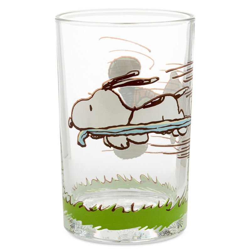 Snoopy-Pulling-Linuss-Blanket-Collector-Glass_1WOW1021_01