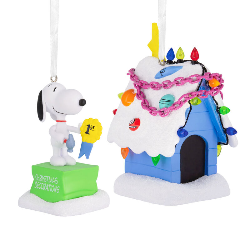 Snoopy-and-Holiday-Doghouse-Christmas-Ornaments_3HCM4007_01