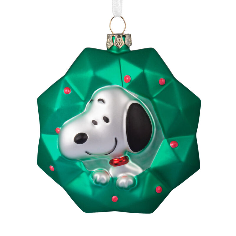 Snoopy-in-Green-Wreath-Christmas-Ornament_3HCM5854_01
