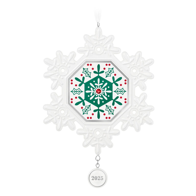 Snowflake-2025-Keepsake-Ornament_5QGO1002_01