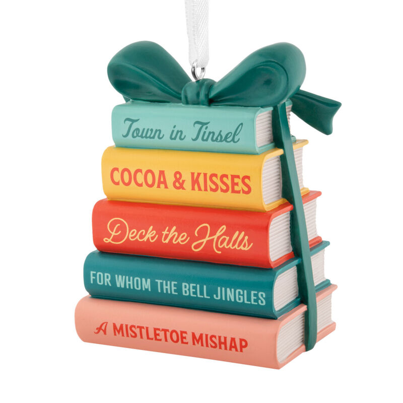 Stack-of-Christmas-Books-Ornament_1HGO3742_01