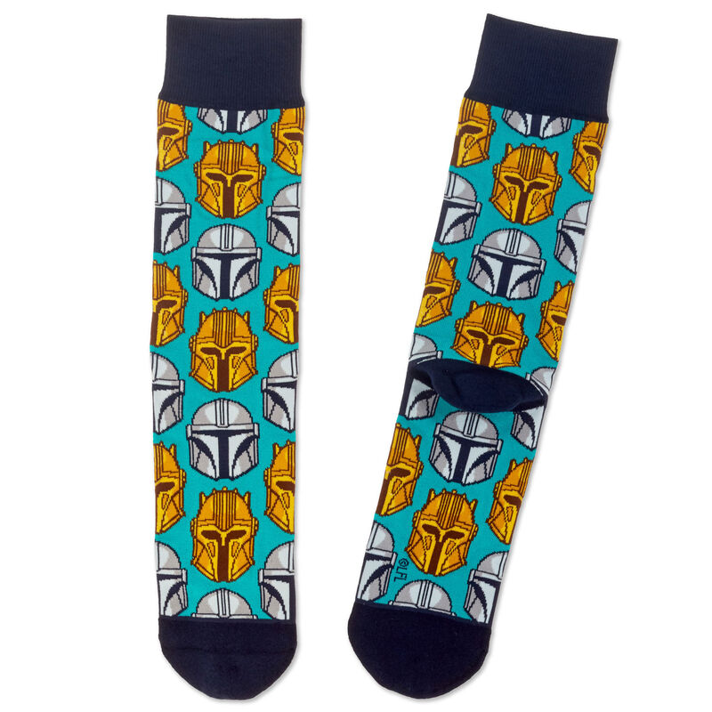 Star-Wars-The-Mandalorian-Helmet-Novelty-Crew-Socks_1SHP2161_01