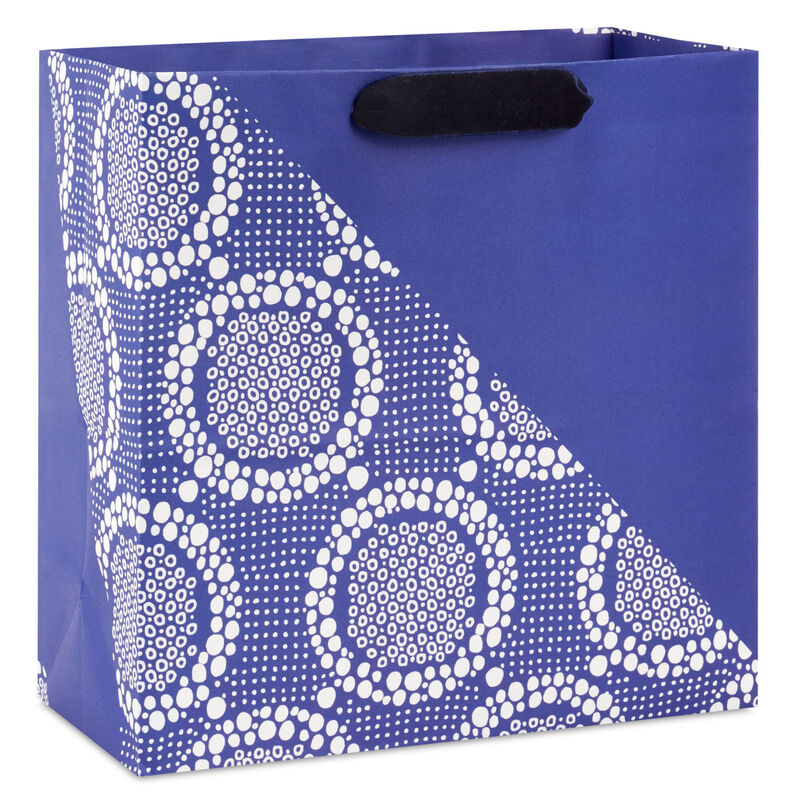 Vintage-Lace-on-Blue-Large-Gift-Bag_499EGB7840_01
