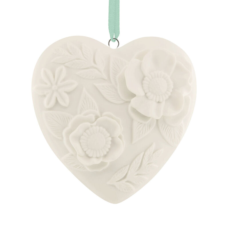 White-Heart-With-Flowers-Christmas-Ornament_1HGO3658_01