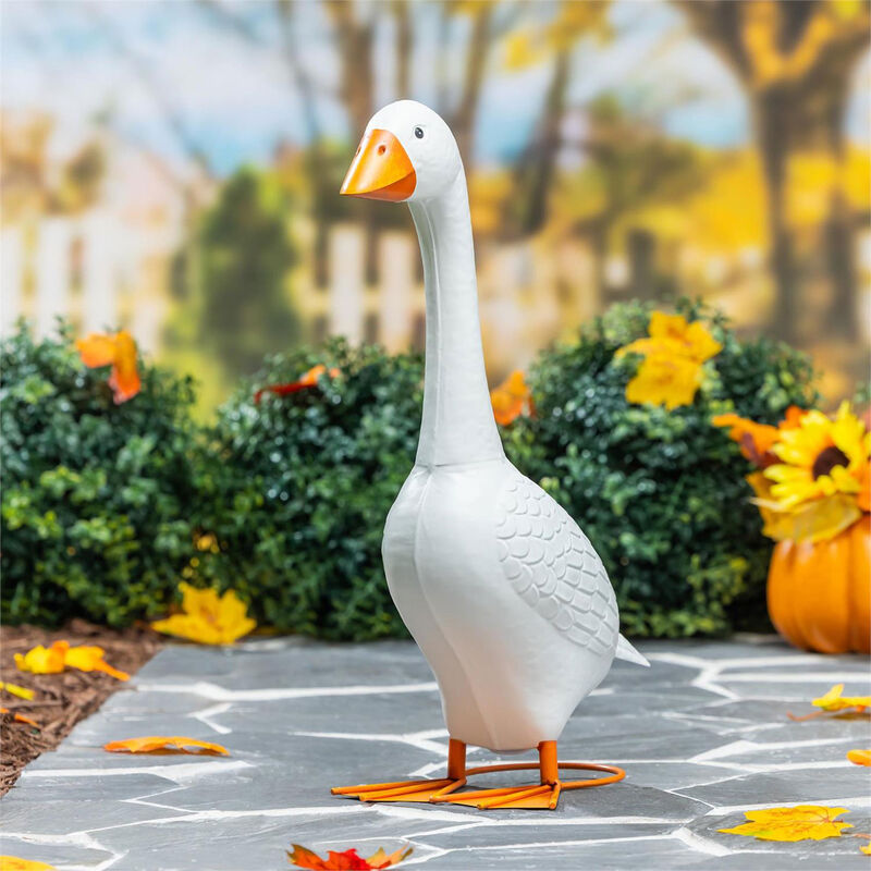 White-Porch-Goose-Statue_GU3S4LG26_01